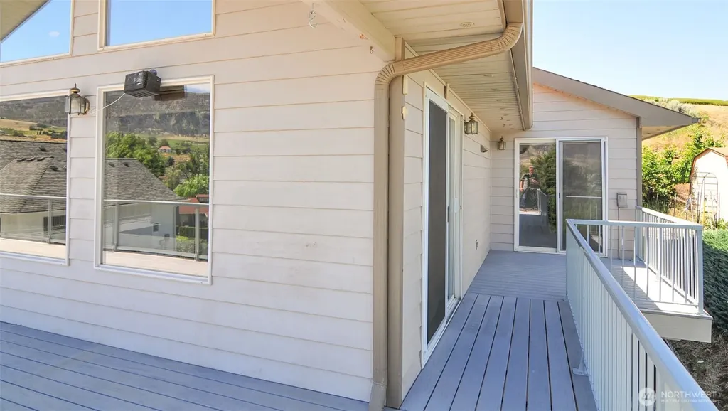 2961 Riviera Boulevard Malaga WA 98828