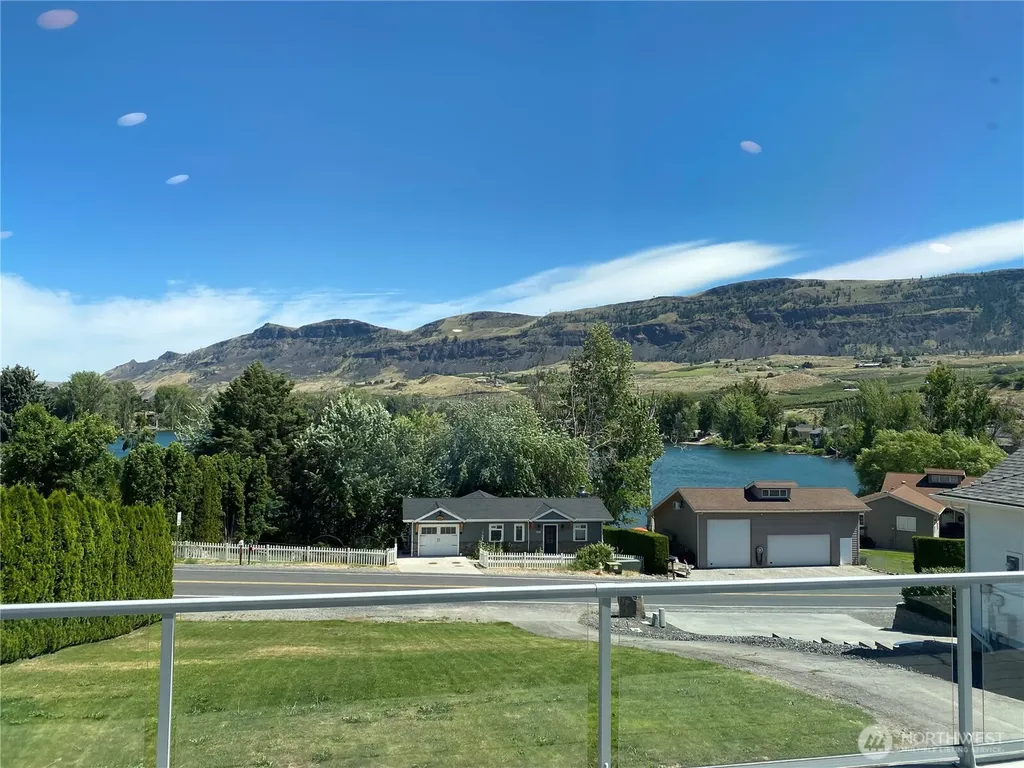 2961 Riviera Boulevard Malaga WA 98828