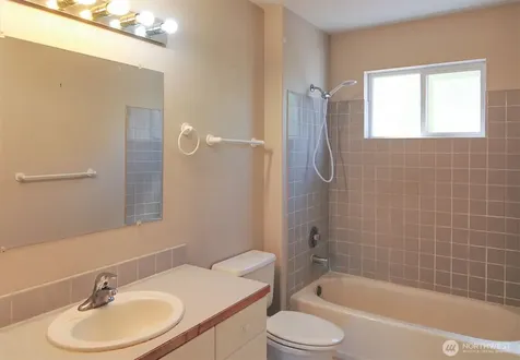 2961 Riviera Boulevard Malaga WA 98828