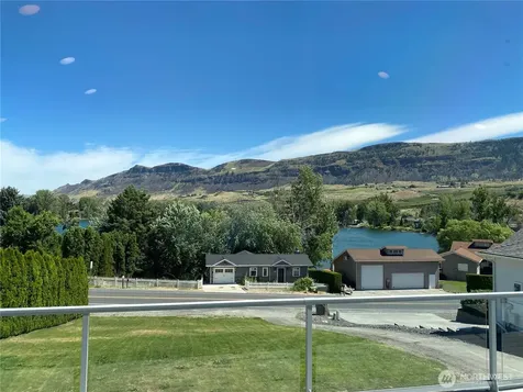 2961 Riviera Boulevard Malaga WA 98828