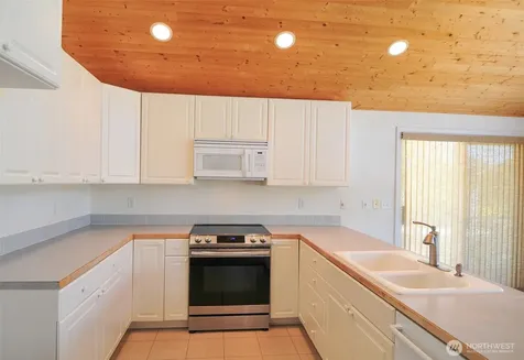 2961 Riviera Boulevard Malaga WA 98828