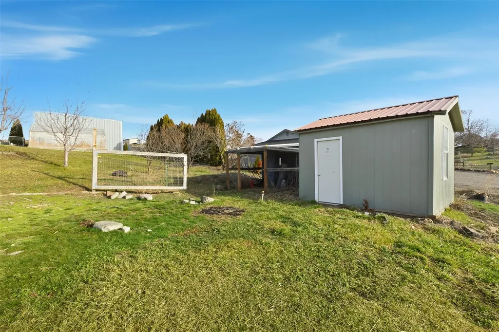 401 Clemans View Road Selah WA 98942