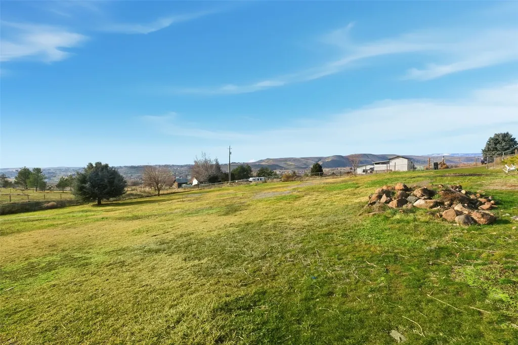 401 Clemans View Road Selah WA 98942