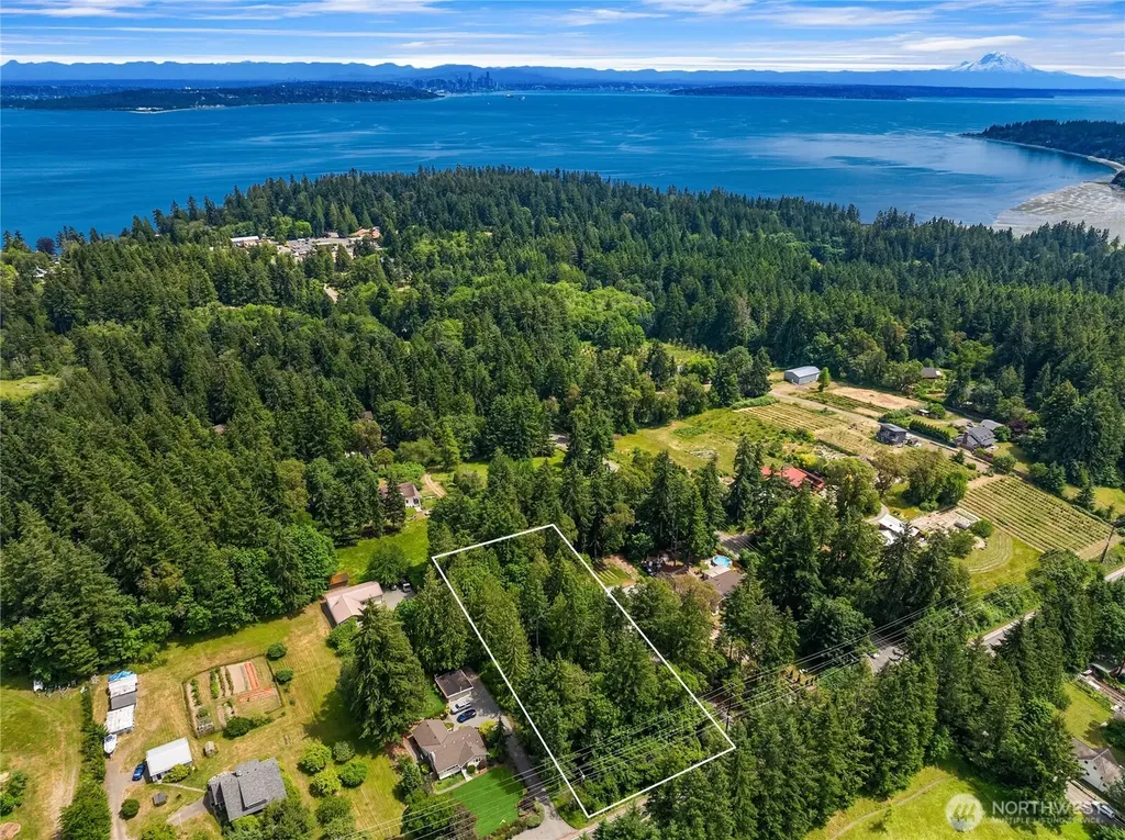 113 North Madison Avenue NE Bainbridge Island WA 98110