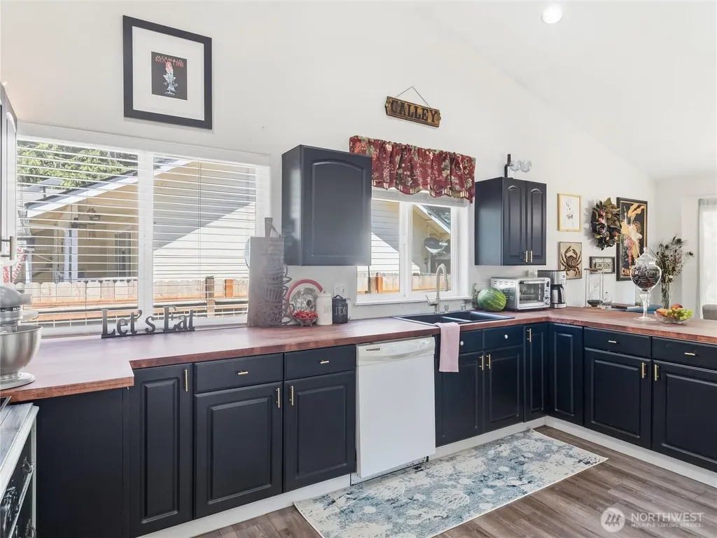 654 Woodland Loop NE Ocean Shores WA 98569