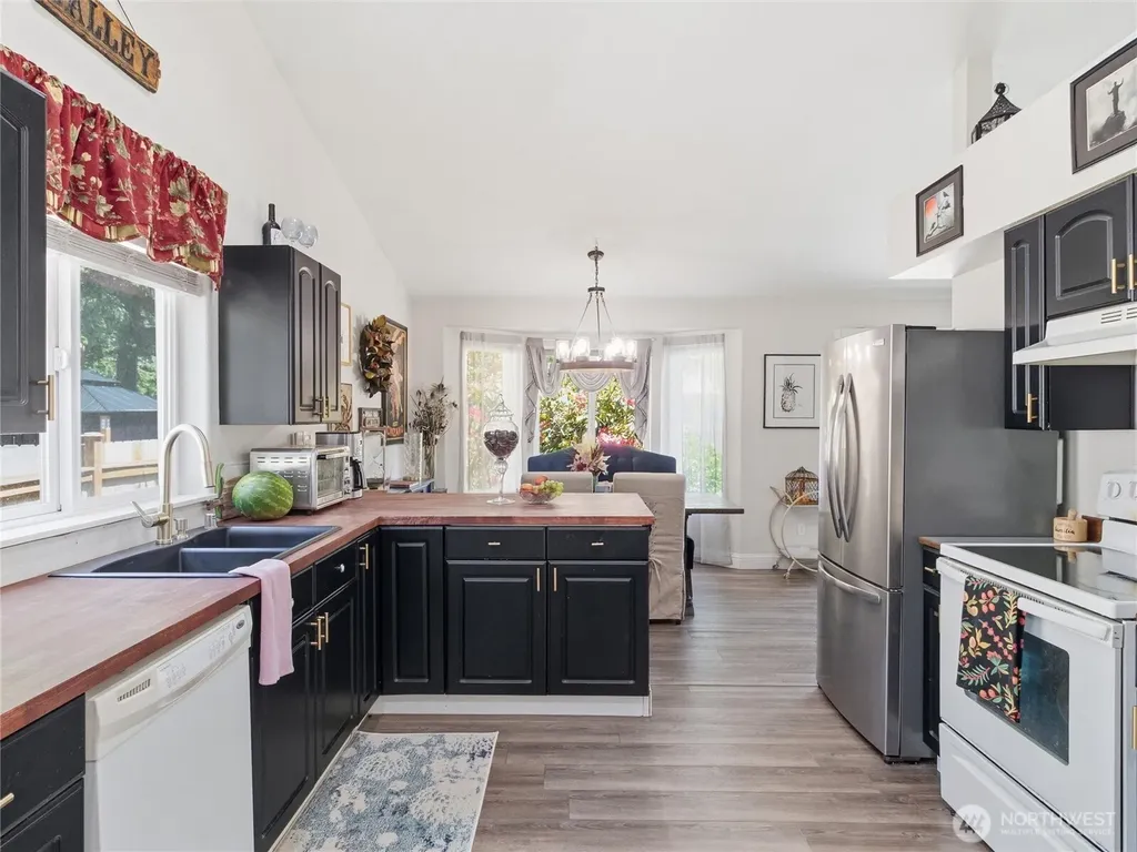 654 Woodland Loop NE Ocean Shores WA 98569