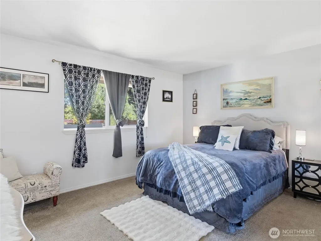 654 Woodland Loop NE Ocean Shores WA 98569