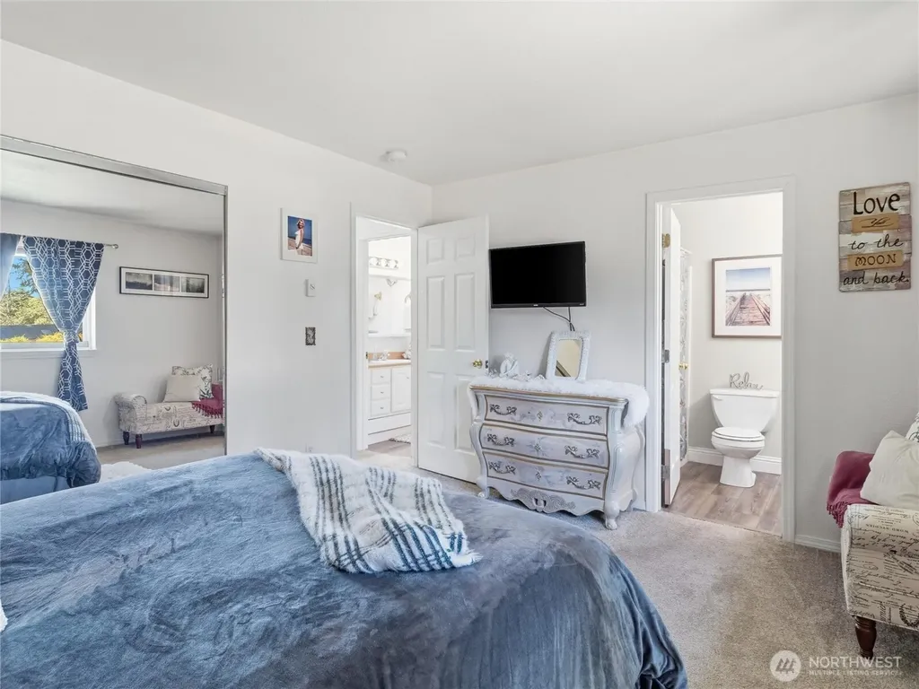 654 Woodland Loop NE Ocean Shores WA 98569
