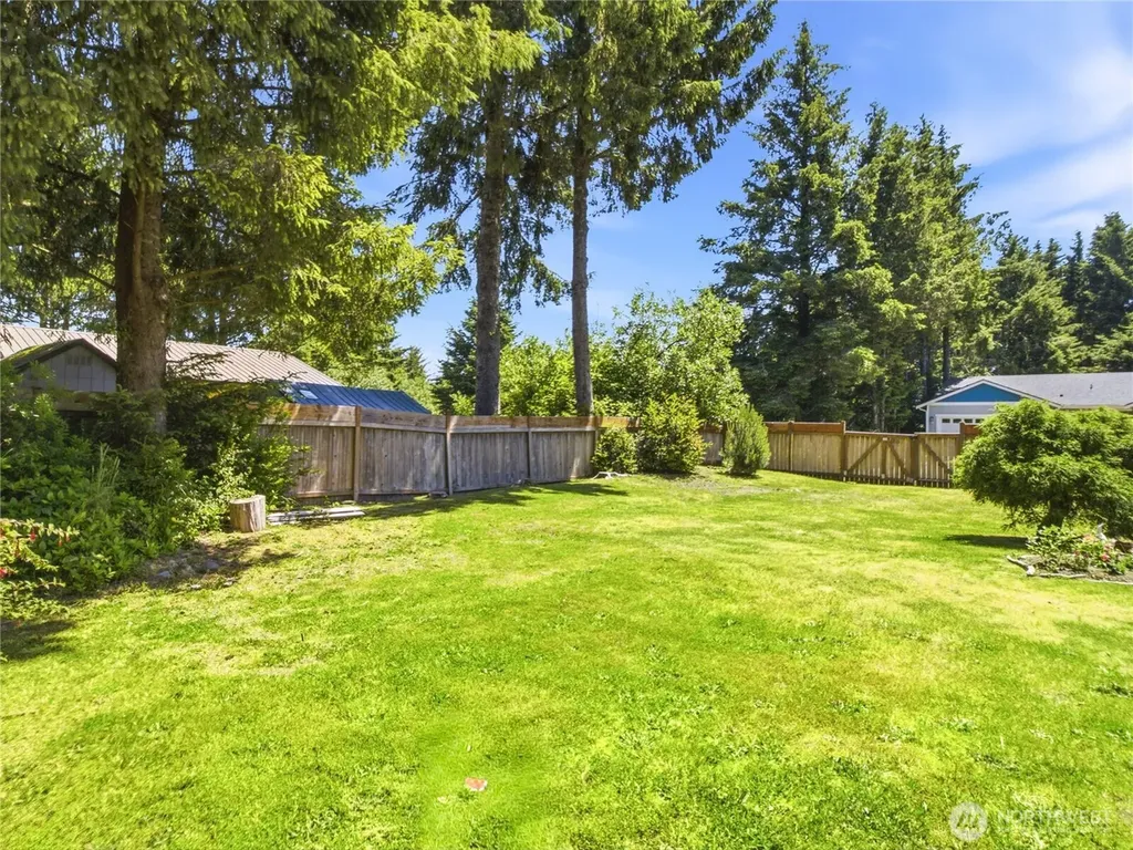 654 Woodland Loop NE Ocean Shores WA 98569