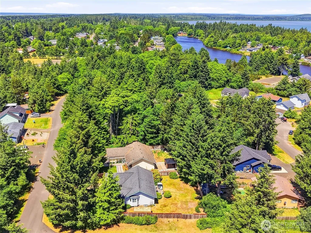 654 Woodland Loop NE Ocean Shores WA 98569