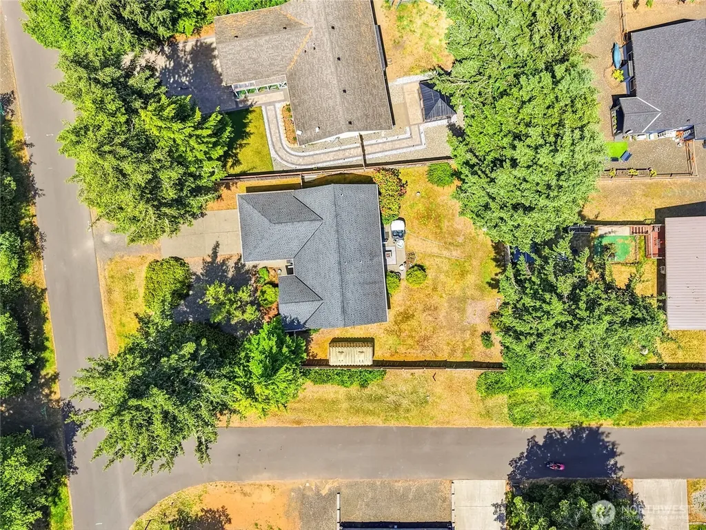 654 Woodland Loop NE Ocean Shores WA 98569