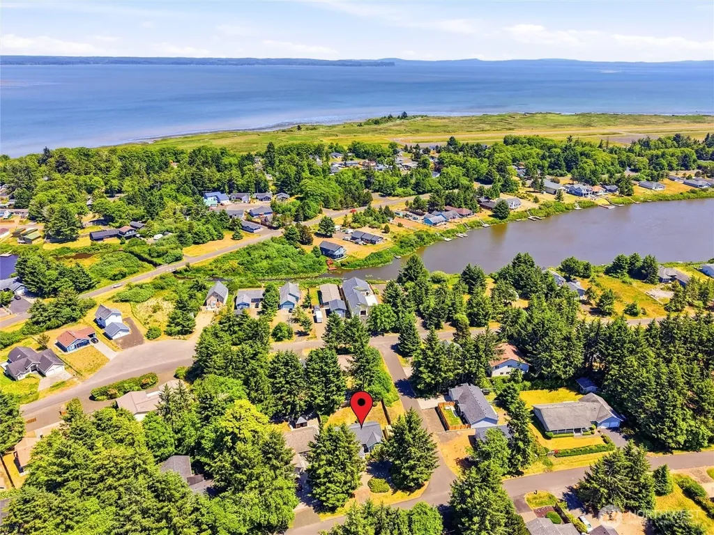 654 Woodland Loop NE Ocean Shores WA 98569