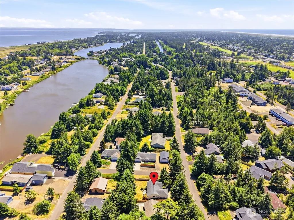 654 Woodland Loop NE Ocean Shores WA 98569