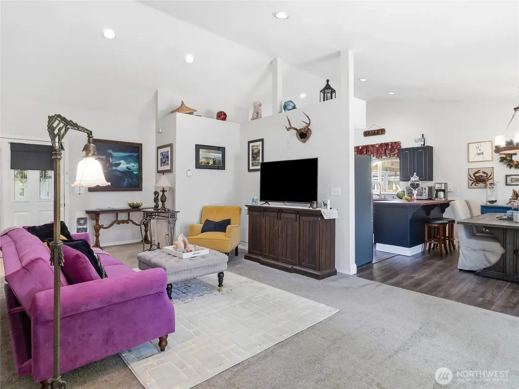 654 Woodland Loop NE Ocean Shores WA 98569