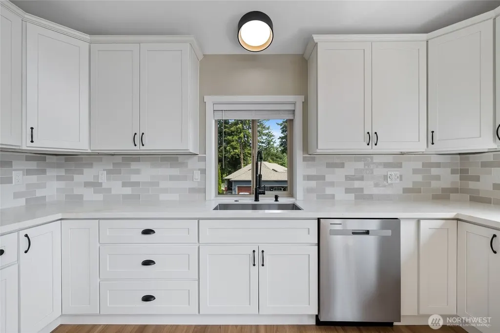 1268 Pilchuck Dr Fi Fox Island WA 98333