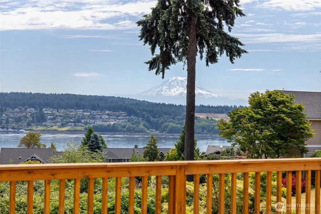 1268 Pilchuck Dr Fi Fox Island WA 98333