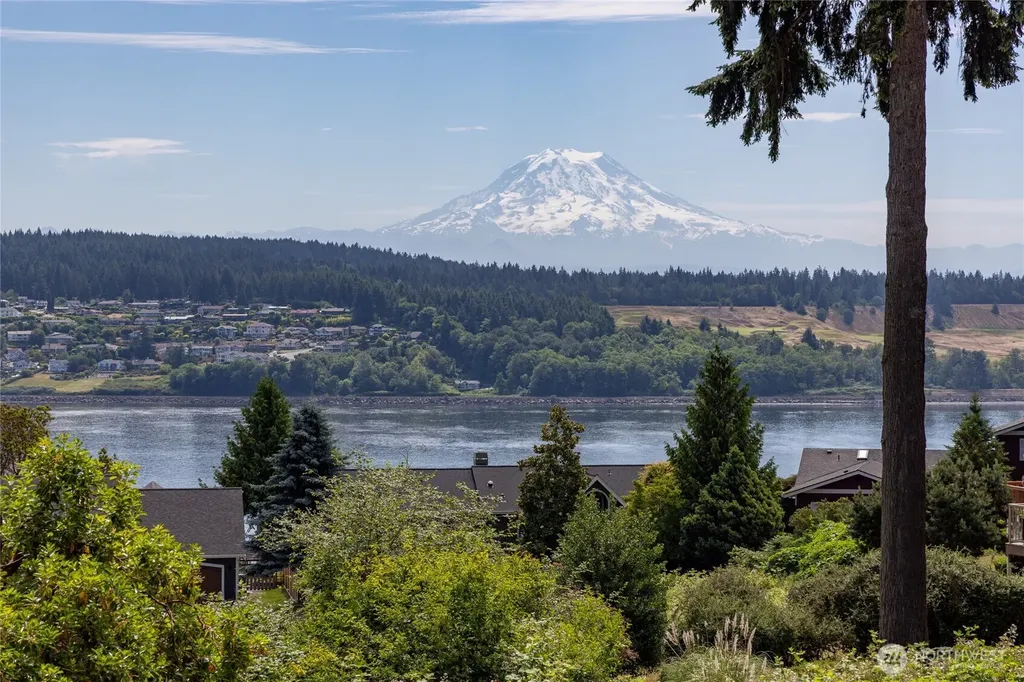 1268 Pilchuck Dr Fi Fox Island WA 98333