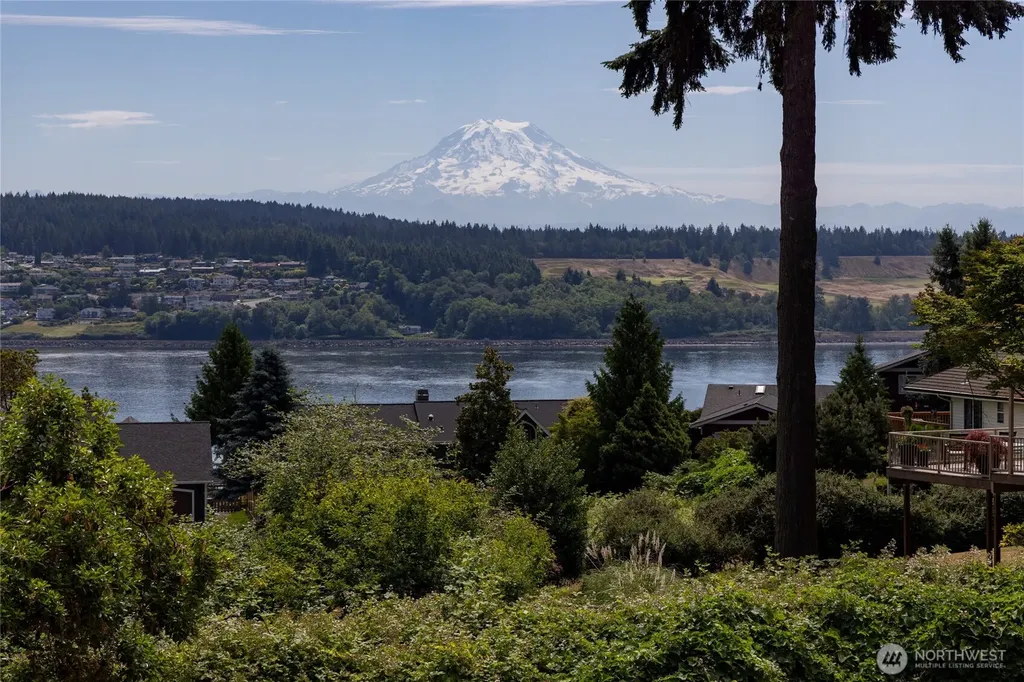 1268 Pilchuck Dr Fi Fox Island WA 98333