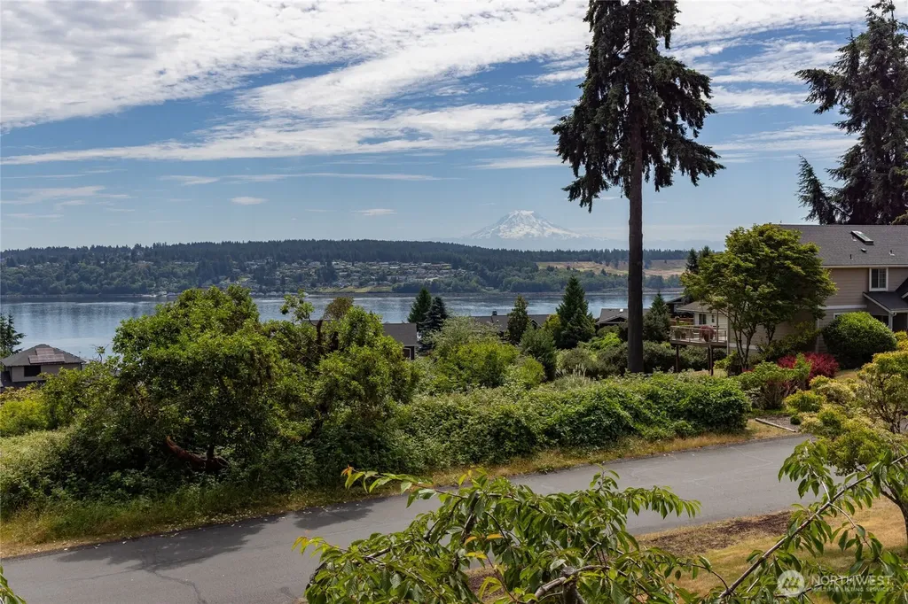 1268 Pilchuck Dr Fi Fox Island WA 98333
