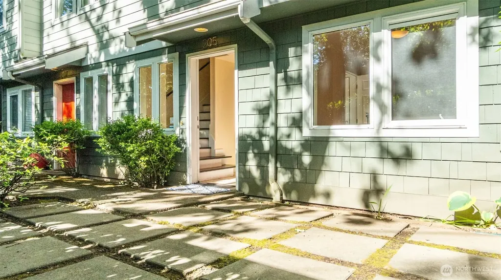 205 27th Avenue S Seattle WA 98144