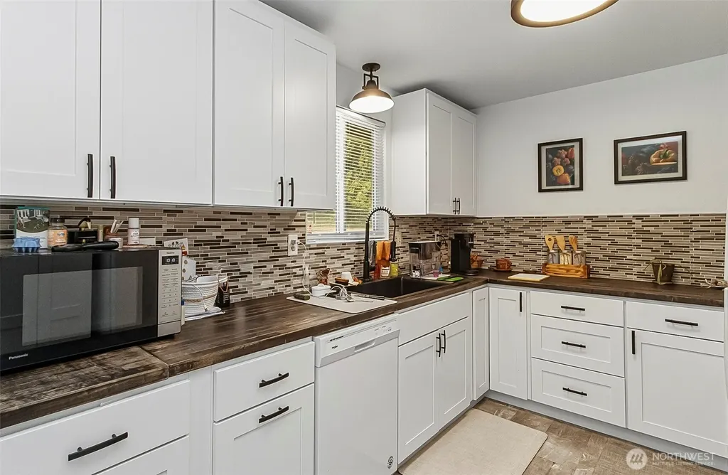 9010 9th Place SE Lake Stevens WA 98258