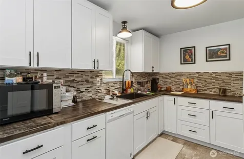9010 9th Place SE Lake Stevens WA 98258