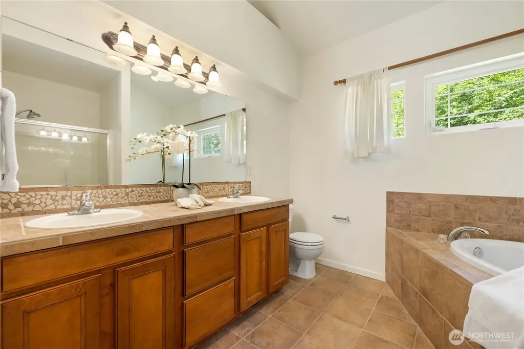 8706 Long Lake Road SE Port Orchard WA 98367
