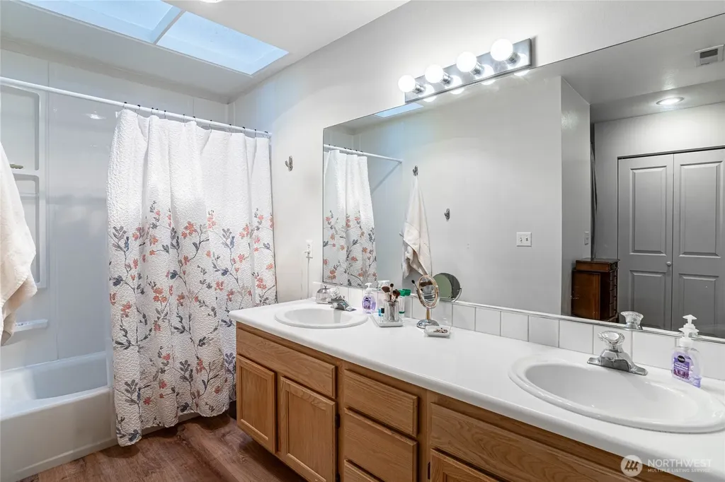 433 W Webster Chelan WA 98816