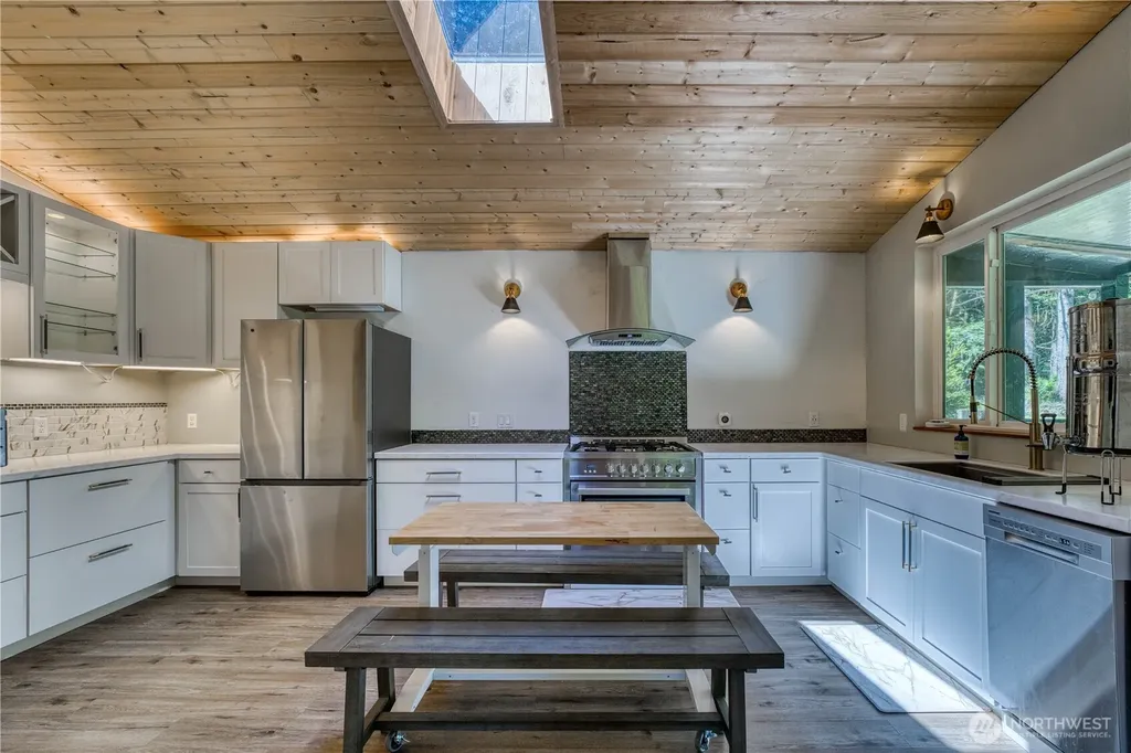 1671 E Sunset Hill Road Shelton WA 98584