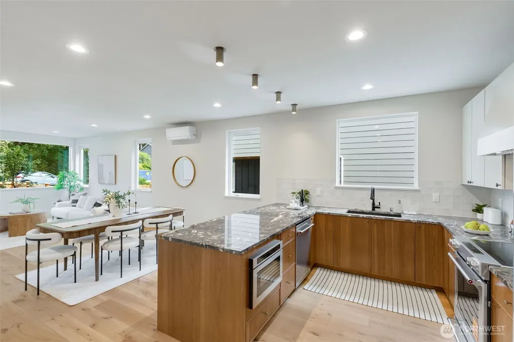 11739 40th Avenue NE Seattle WA 98125