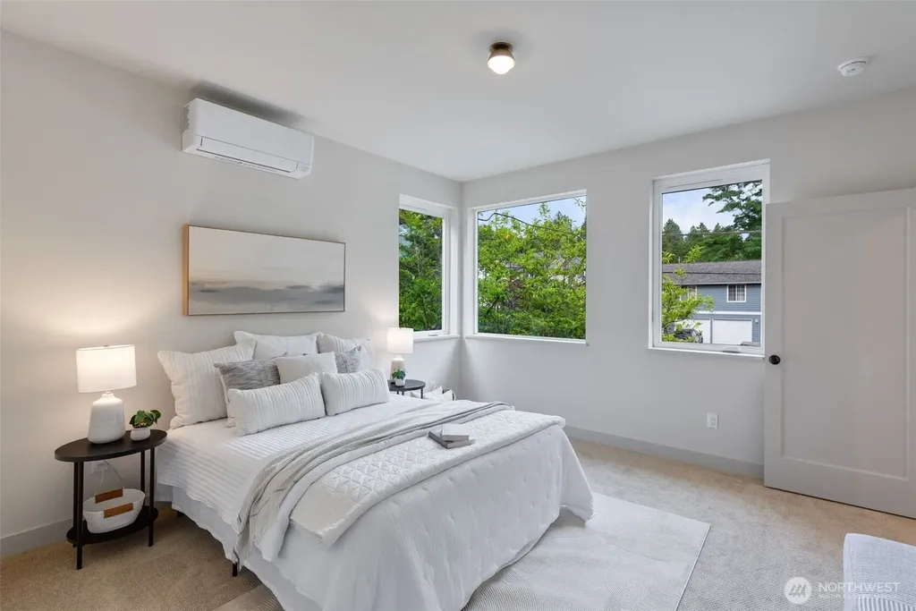 11739 40th Avenue NE Seattle WA 98125