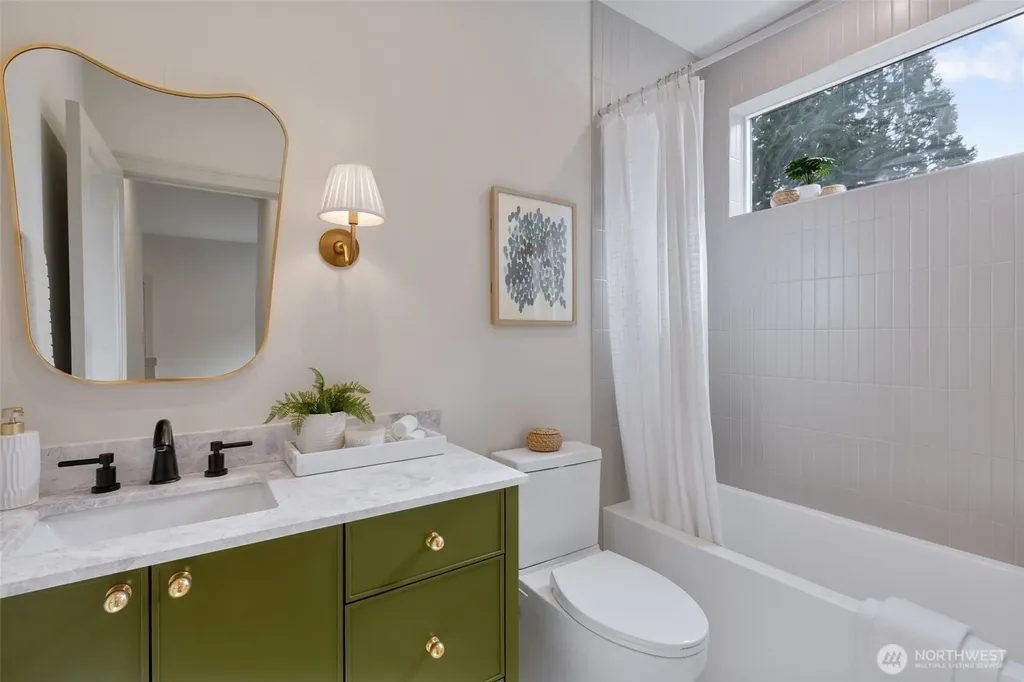 11739 40th Avenue NE Seattle WA 98125