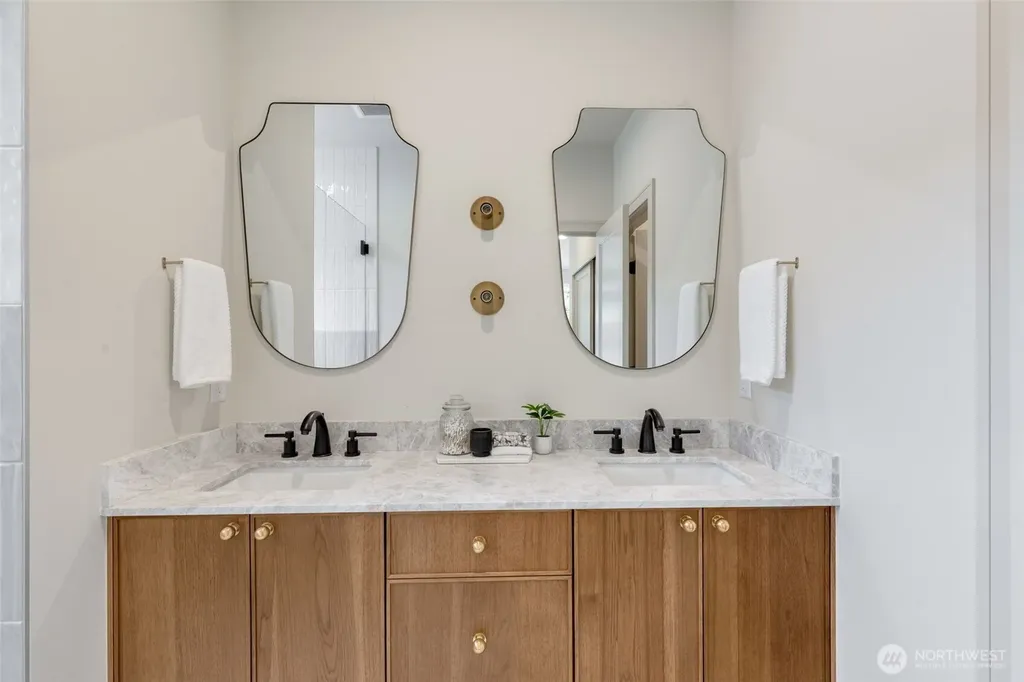 11739 40th Avenue NE Seattle WA 98125