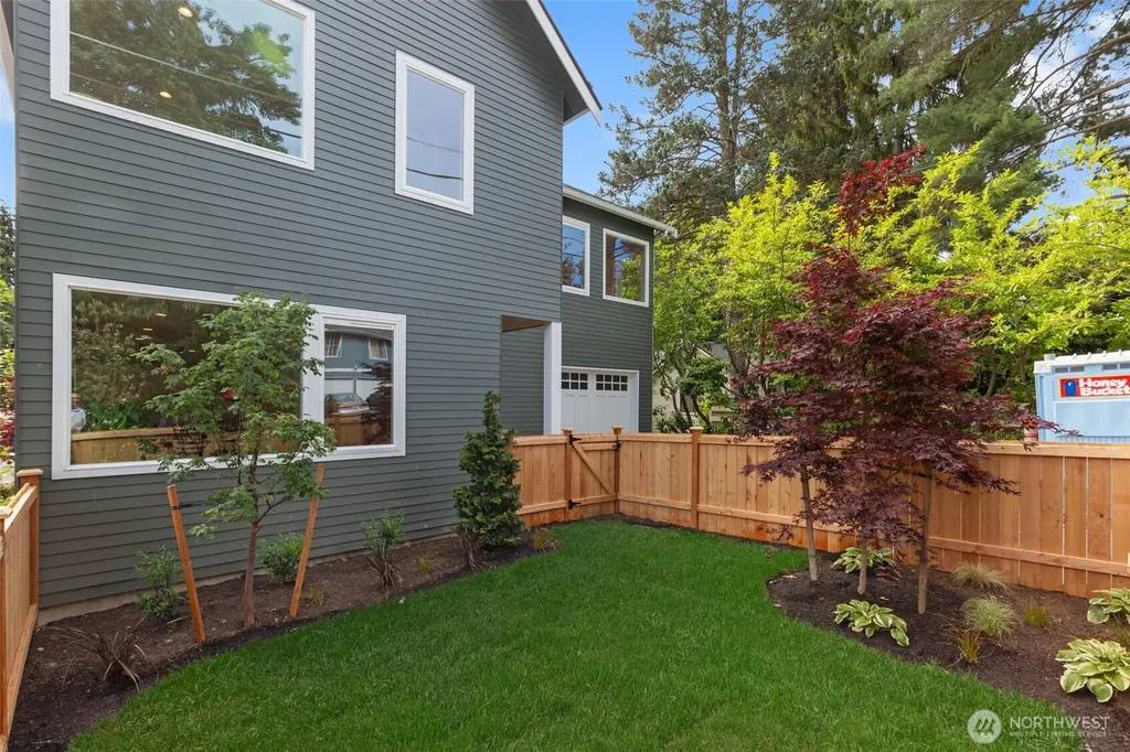 11739 40th Avenue NE Seattle WA 98125