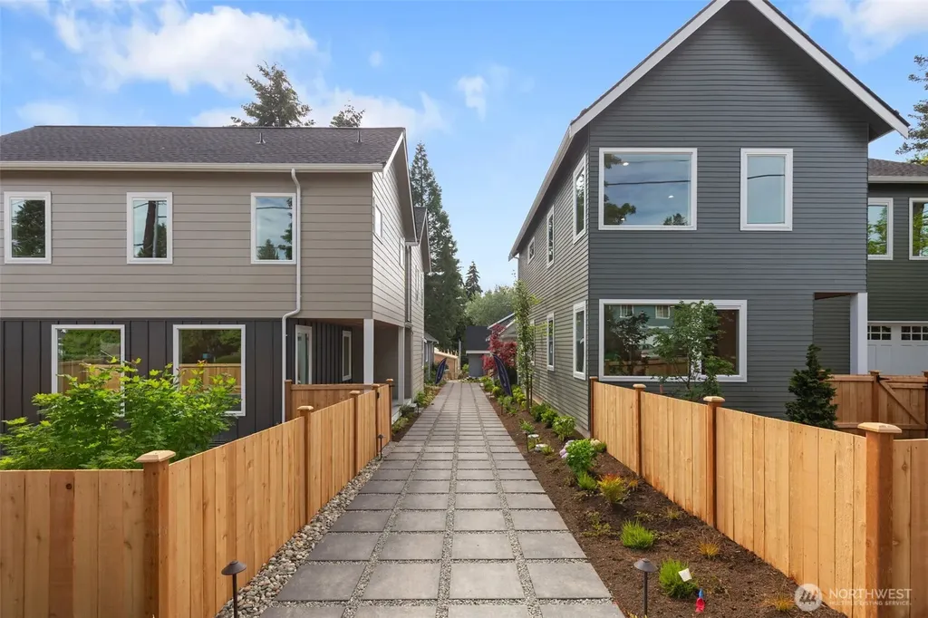 11739 40th Avenue NE Seattle WA 98125