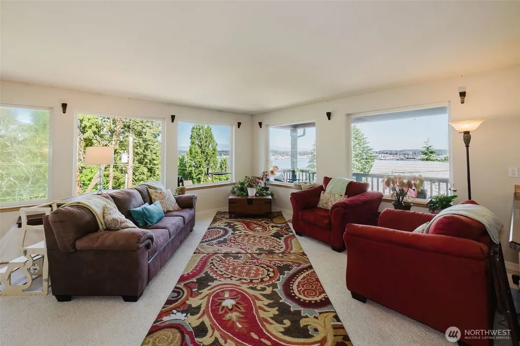 221 Farragut Avenue Port Orchard WA 98366