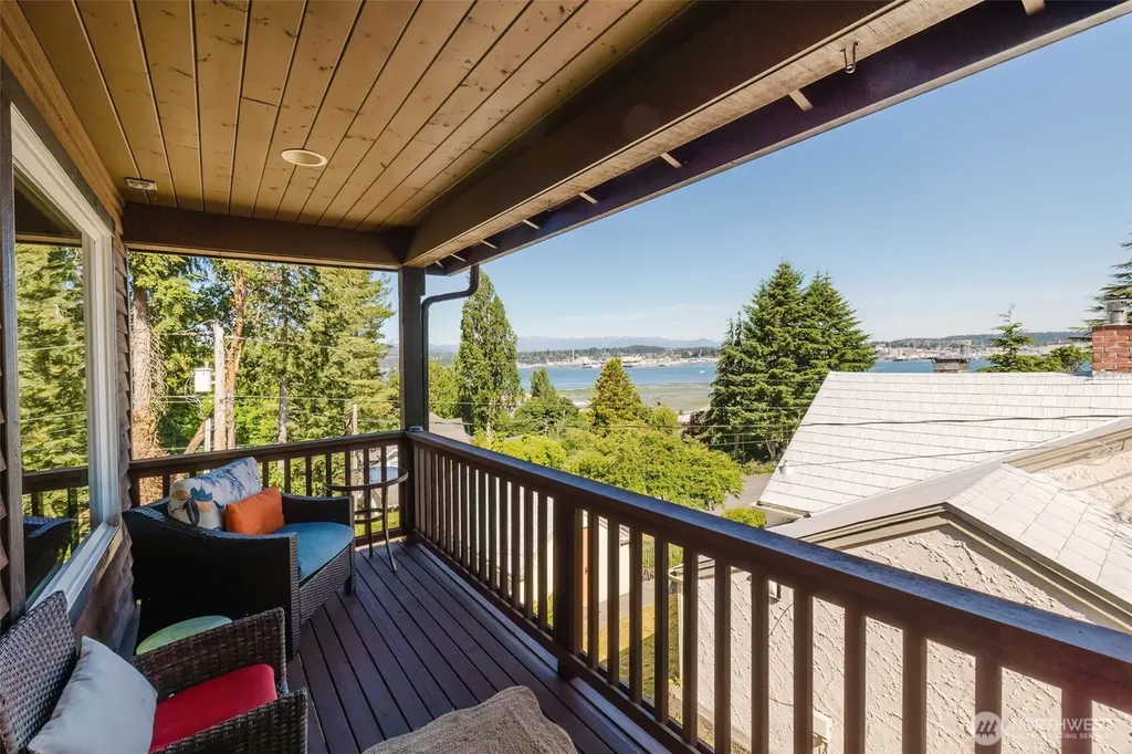 221 Farragut Avenue Port Orchard WA 98366