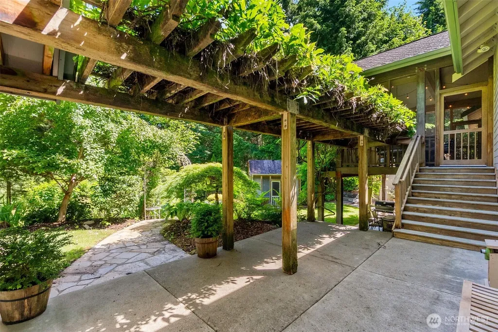 11500 Weisenberger Road SE Rainier WA 98576