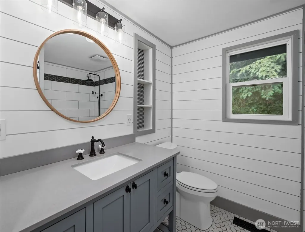 2123 Stoney Beach Lane Oak Harbor WA 98277
