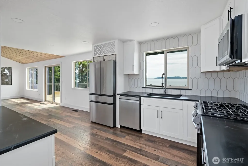 2123 Stoney Beach Lane Oak Harbor WA 98277
