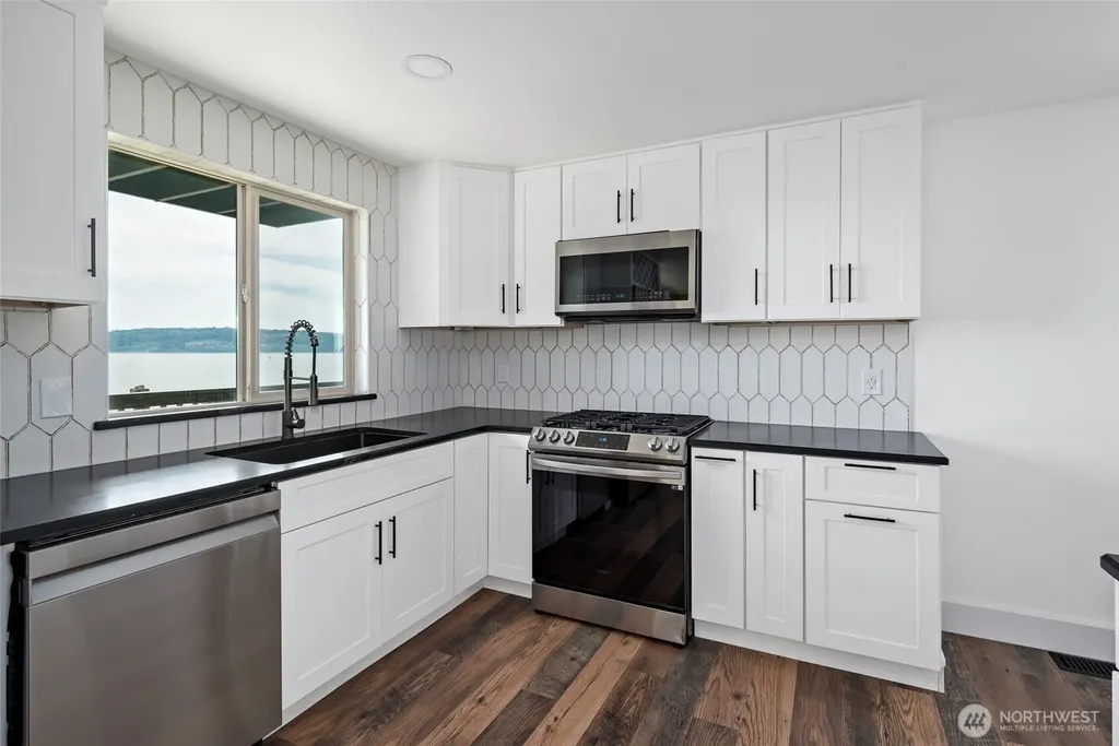 2123 Stoney Beach Lane Oak Harbor WA 98277