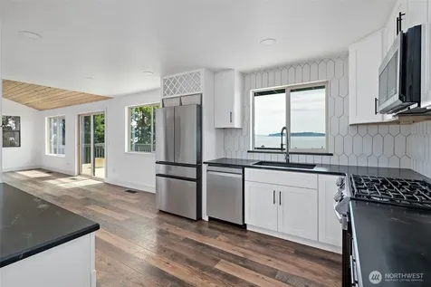 2123 Stoney Beach Lane Oak Harbor WA 98277