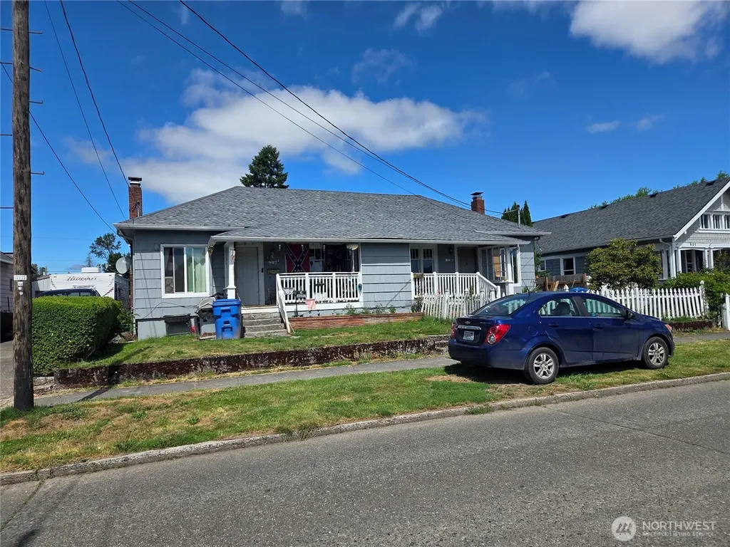 907 S 4th Avenue Kelso WA 98626