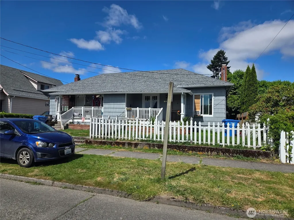 907 S 4th Avenue Kelso WA 98626