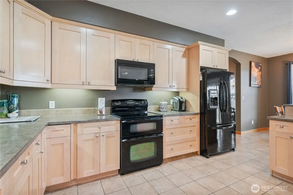 2487 Redwood Avenue Longview WA 98632