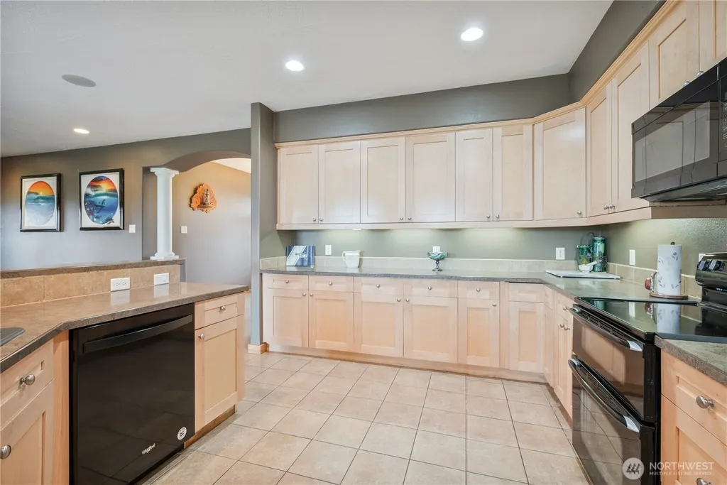 2487 Redwood Avenue Longview WA 98632