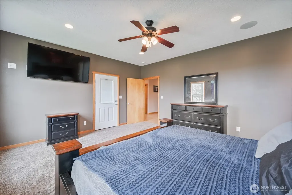 2487 Redwood Avenue Longview WA 98632