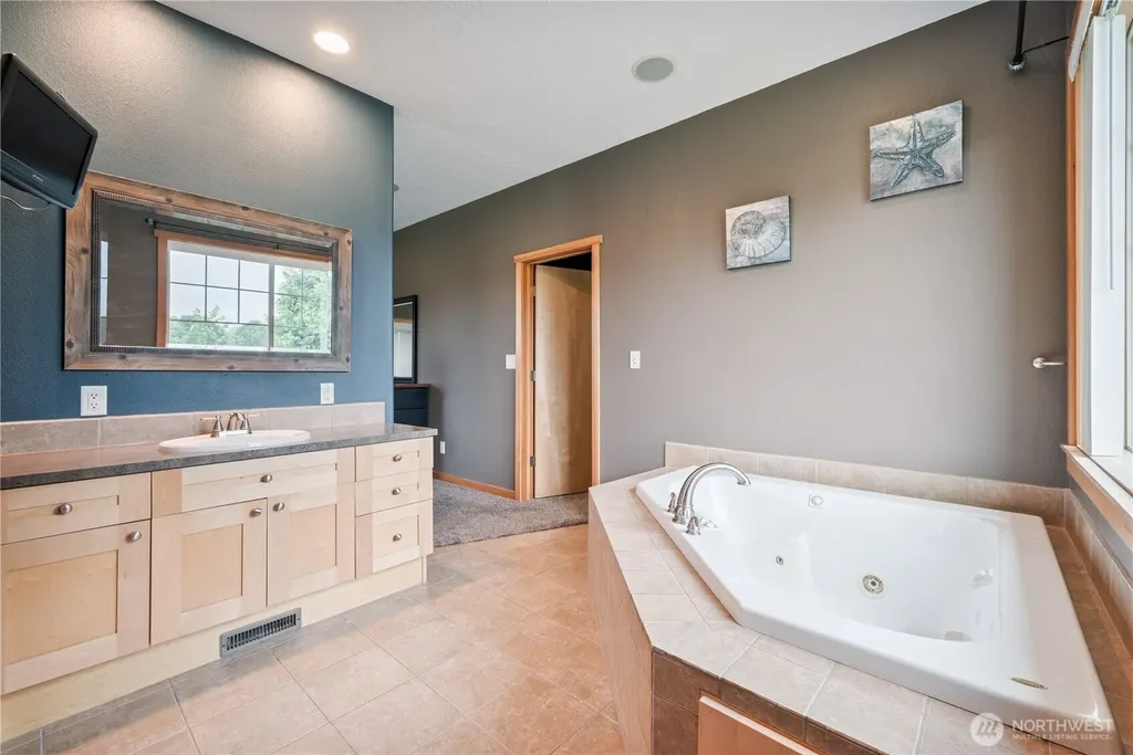 2487 Redwood Avenue Longview WA 98632