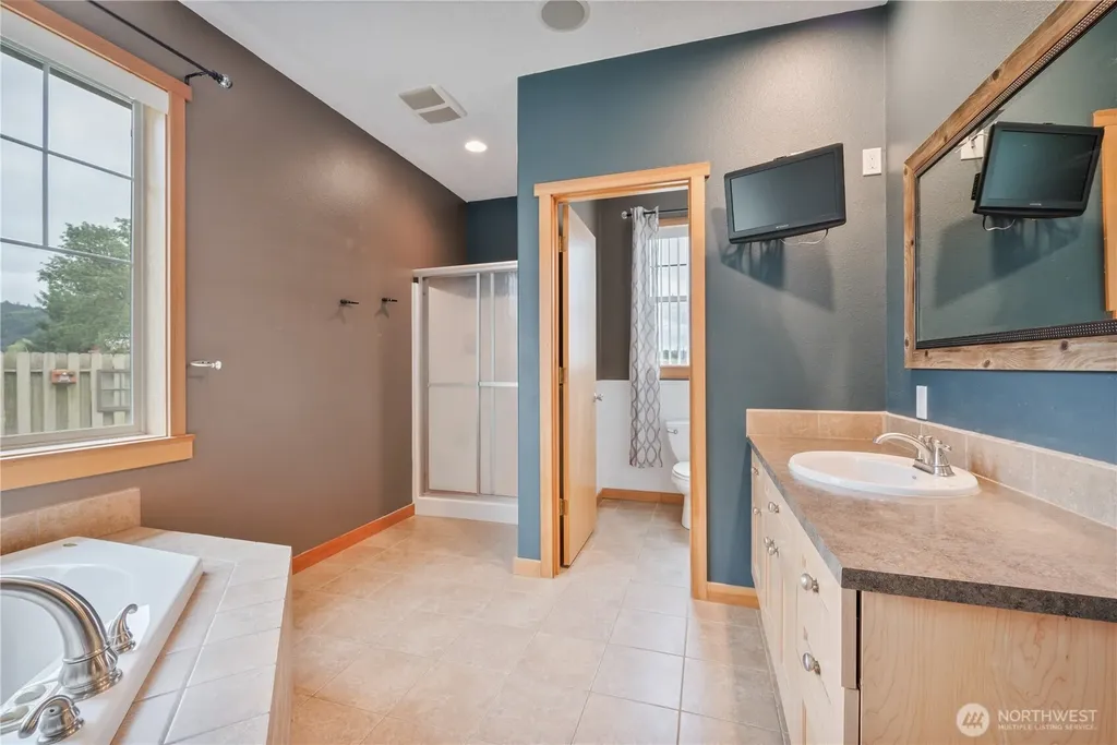 2487 Redwood Avenue Longview WA 98632