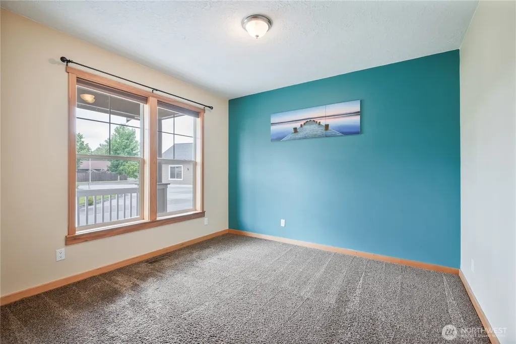 2487 Redwood Avenue Longview WA 98632
